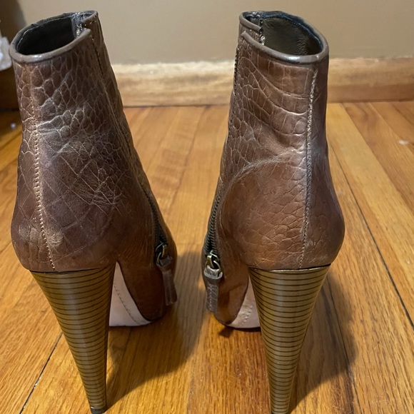 Brown leather faux crocodile ankle booties - Picture 2 of 9